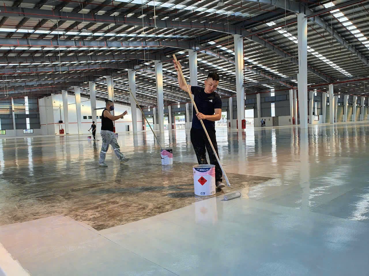 Vì sao cần ưu tiên an toàn khi sơn sàn epoxy?