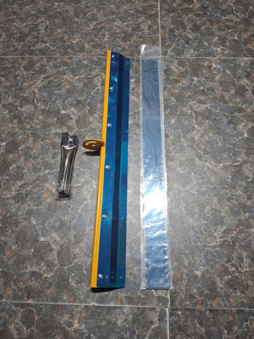 Bàn cào răng cưa tự san phẳng cho sơn epoxy – chất chống thấm polyurethane